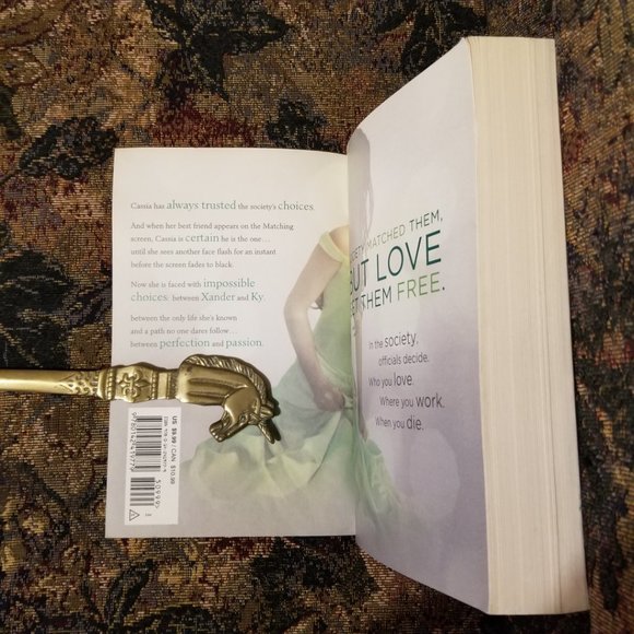 YA novel, Matched by Ally Condle, YA fiction dystopian romance, Penguin - Picture 3 of 4